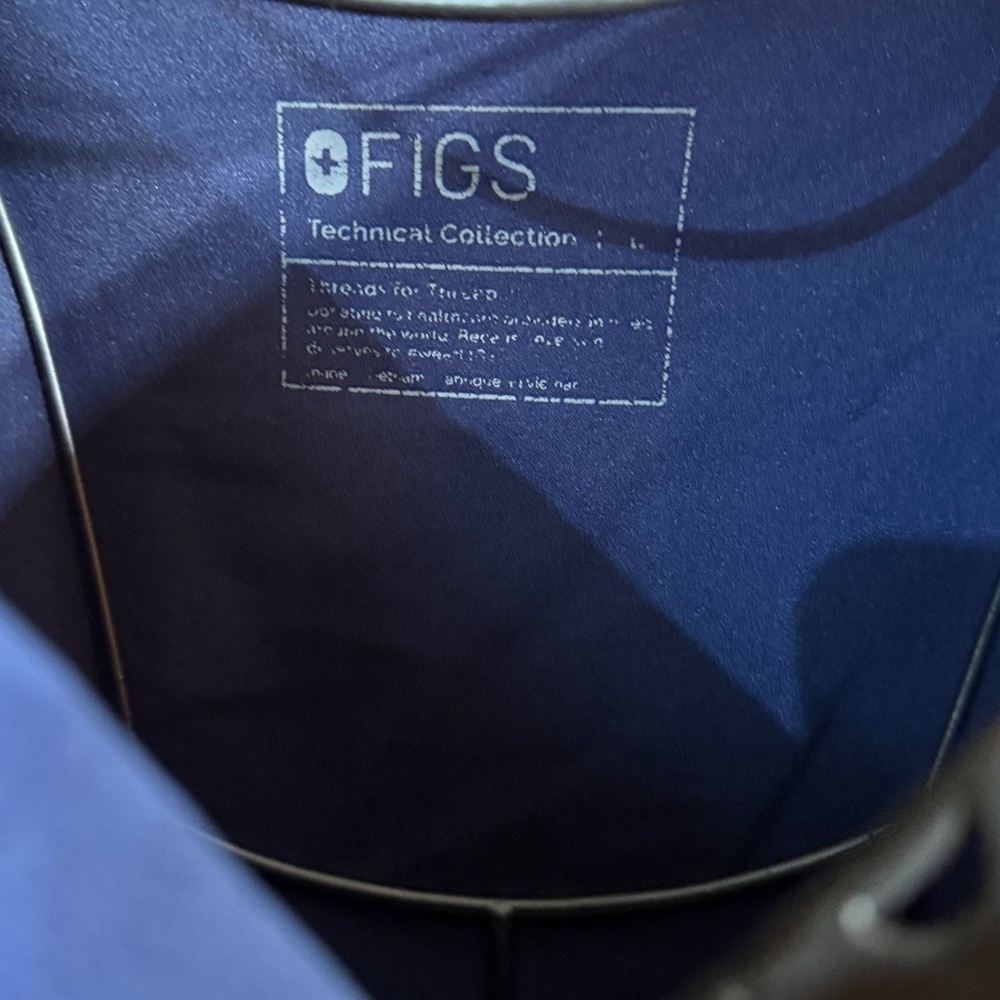 Figs Technical Collection in Deep Blue Nurse scrubs size large 2 piece set - Picture 5 of 14